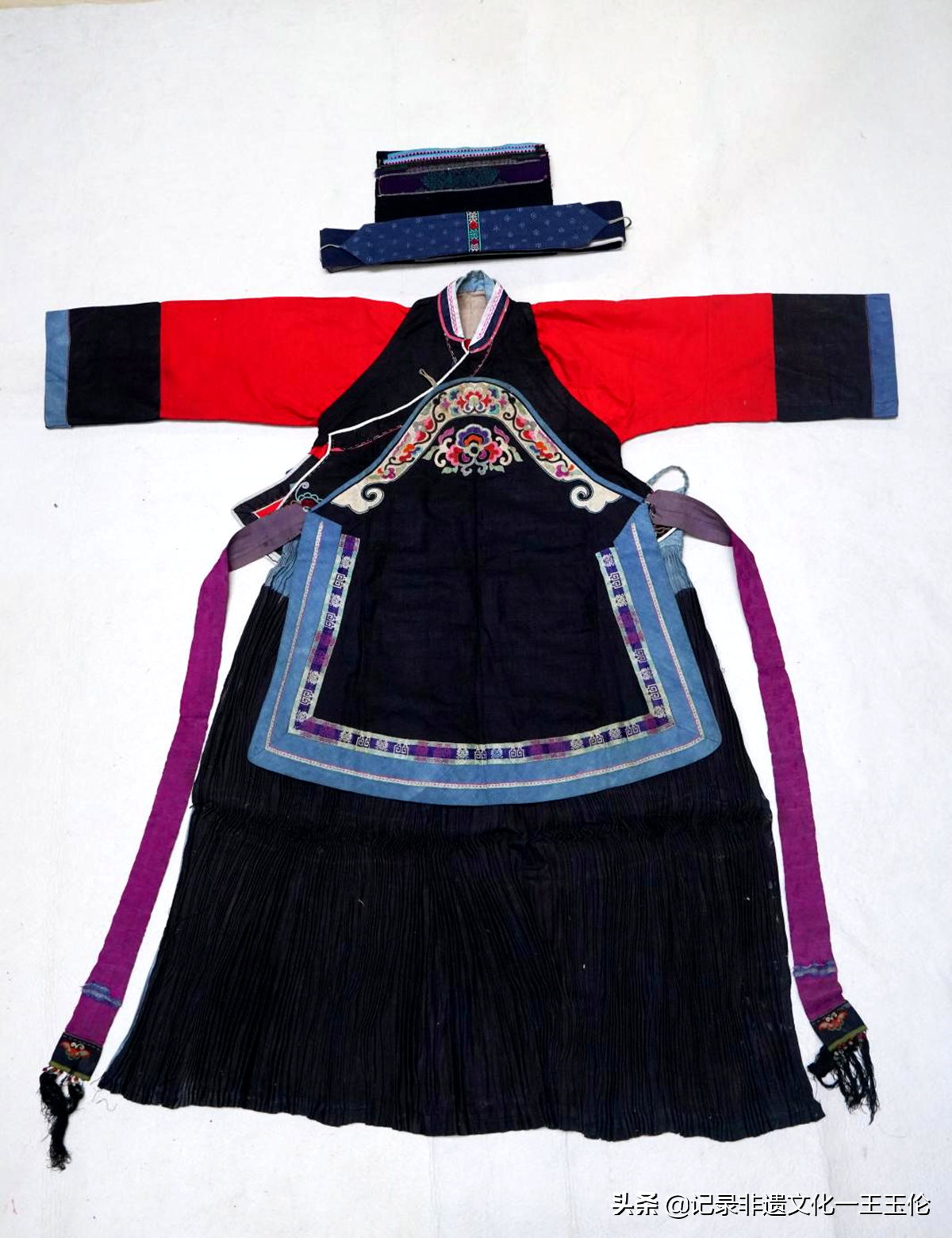 礼制衣承——布依族服饰展在贵州省非遗博览馆开幕