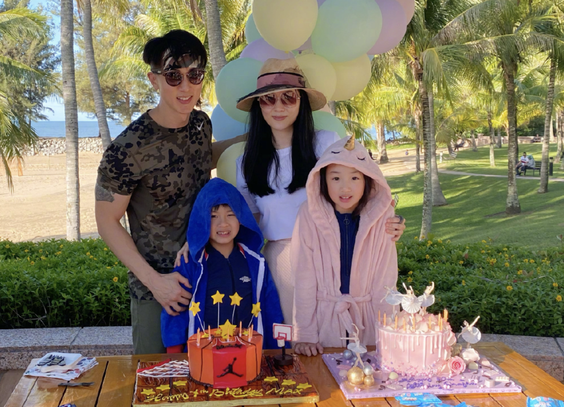 吴尊一家四口同庆生，捐献1000套防护服，称助人是最好的礼物