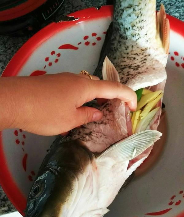不管炖什么鱼，不要直接下锅，多加1步，鱼肉更鲜更嫩更入味