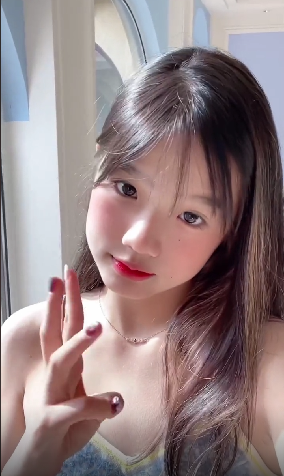 女大十八变！这些基因优秀的星二代，不靠整容照样越长越好看