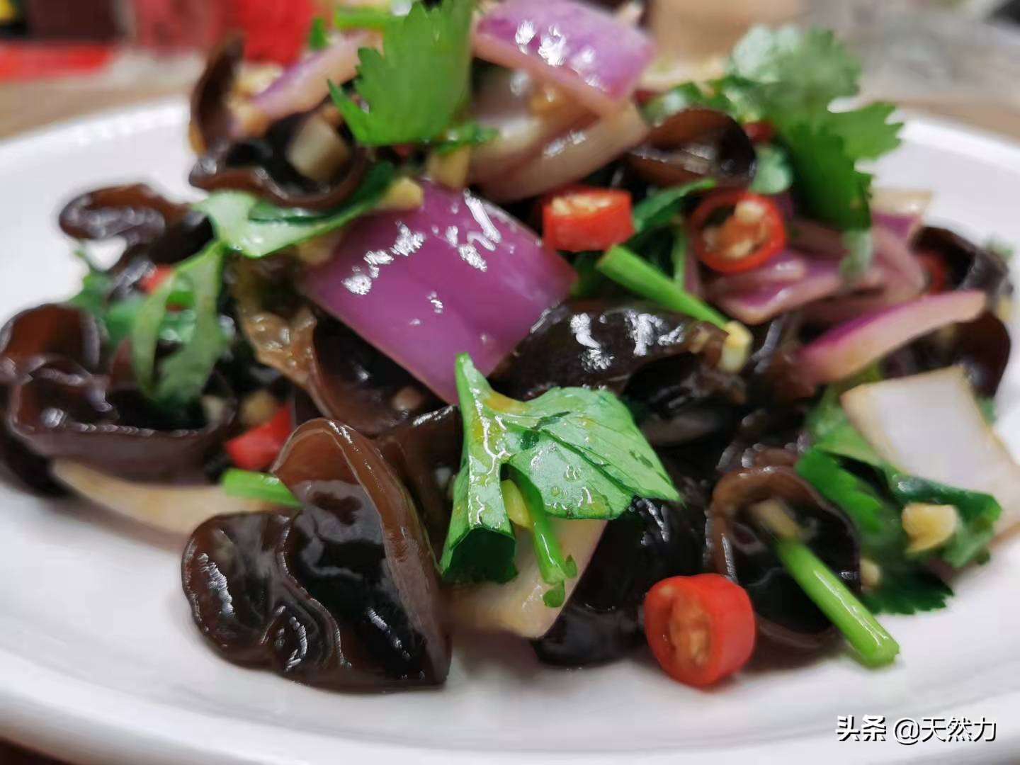 饭店的洋葱拌木耳是怎么做出来的，告诉你步骤和技巧，收藏好哦