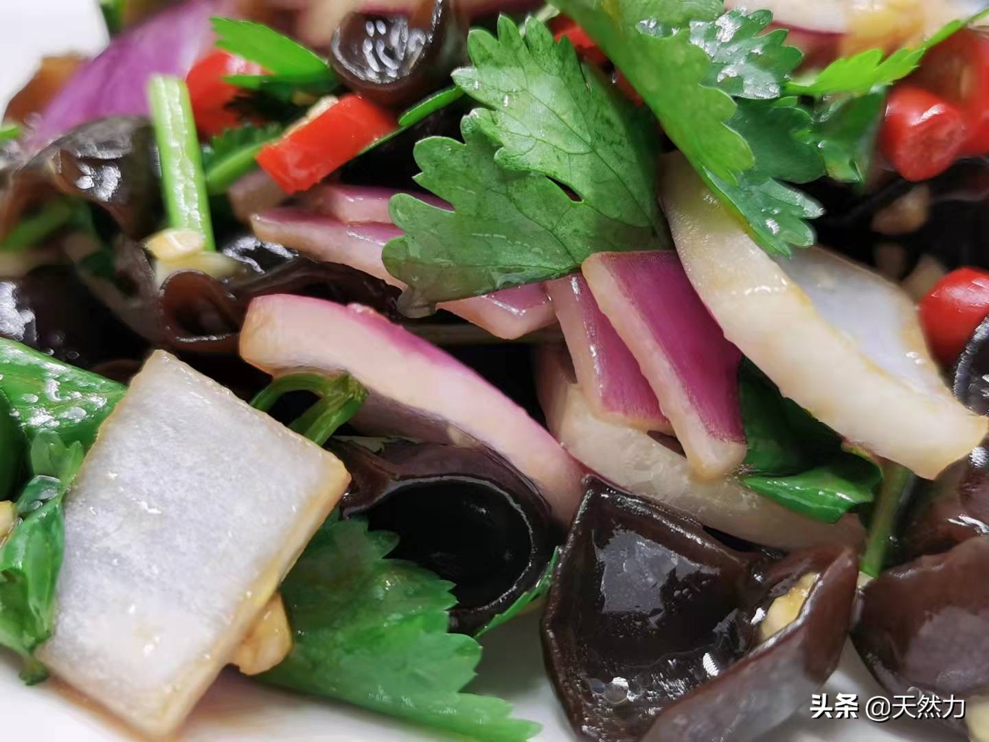 饭店的洋葱拌木耳是怎么做出来的，告诉你步骤和技巧，收藏好哦