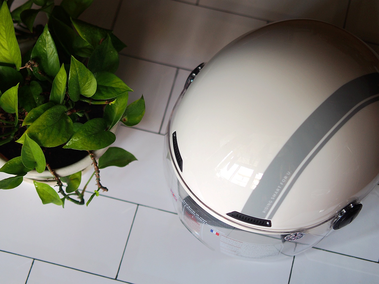 电单车出行一人一盔安全有保障Smart4u时尚头盔