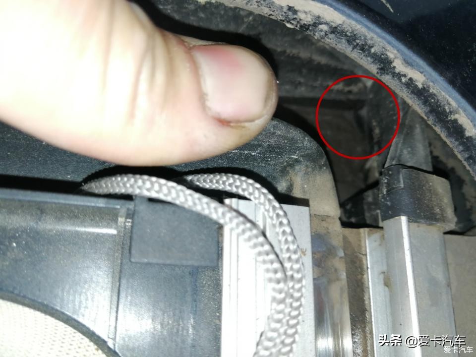 奔驰天窗漏水，夏季到了你的天窗排水系统检查了没？
