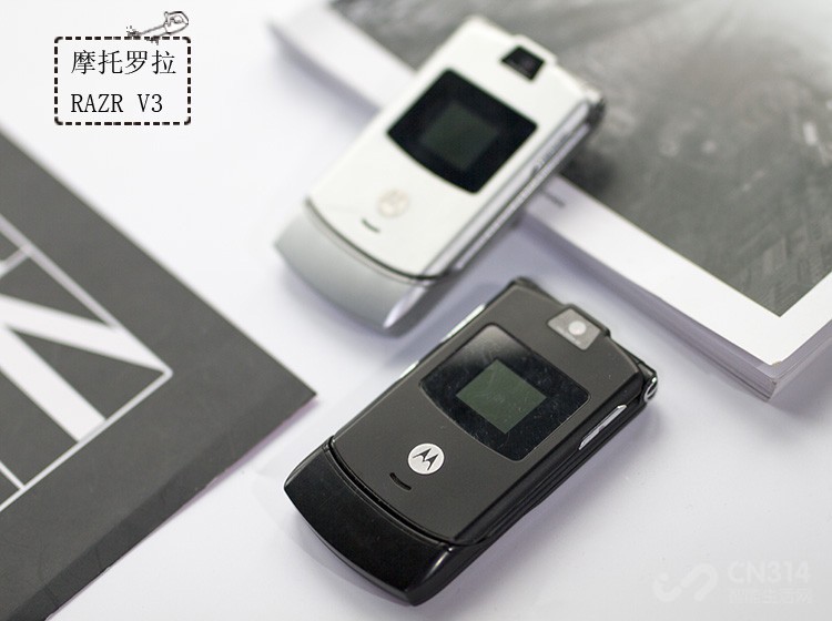 从摩托罗拉老机型聊起，看看那些骨骼惊奇的屏幕