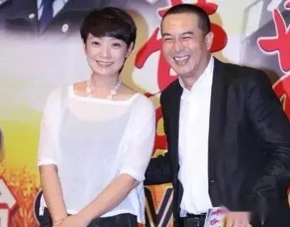 张嘉译妻子辟谣离婚 张嘉译王海燕离婚背后真相太惊人