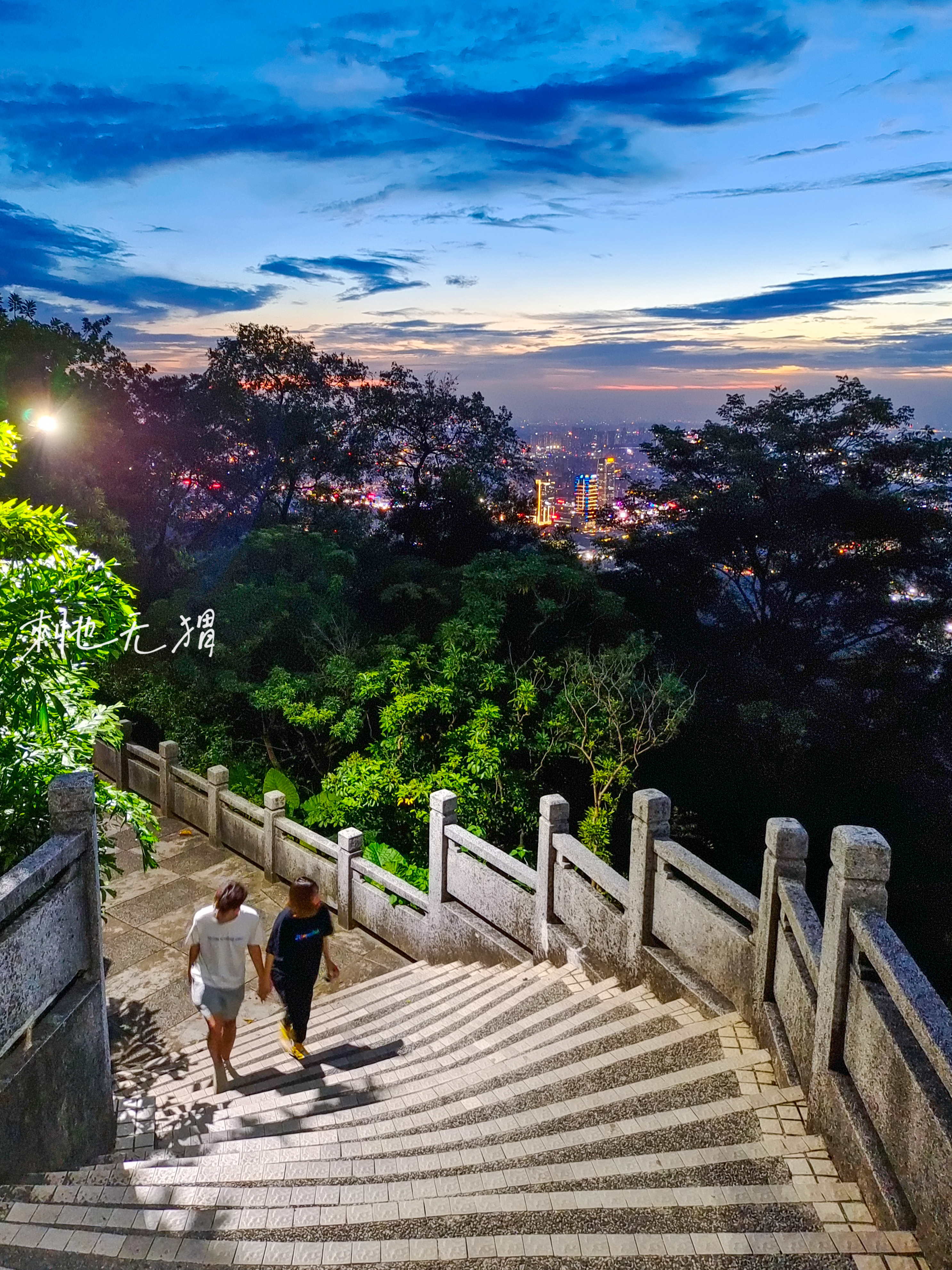 旅游博主在广州多年没爬过白云山？征服最高峰摩星岭，一次就爱上