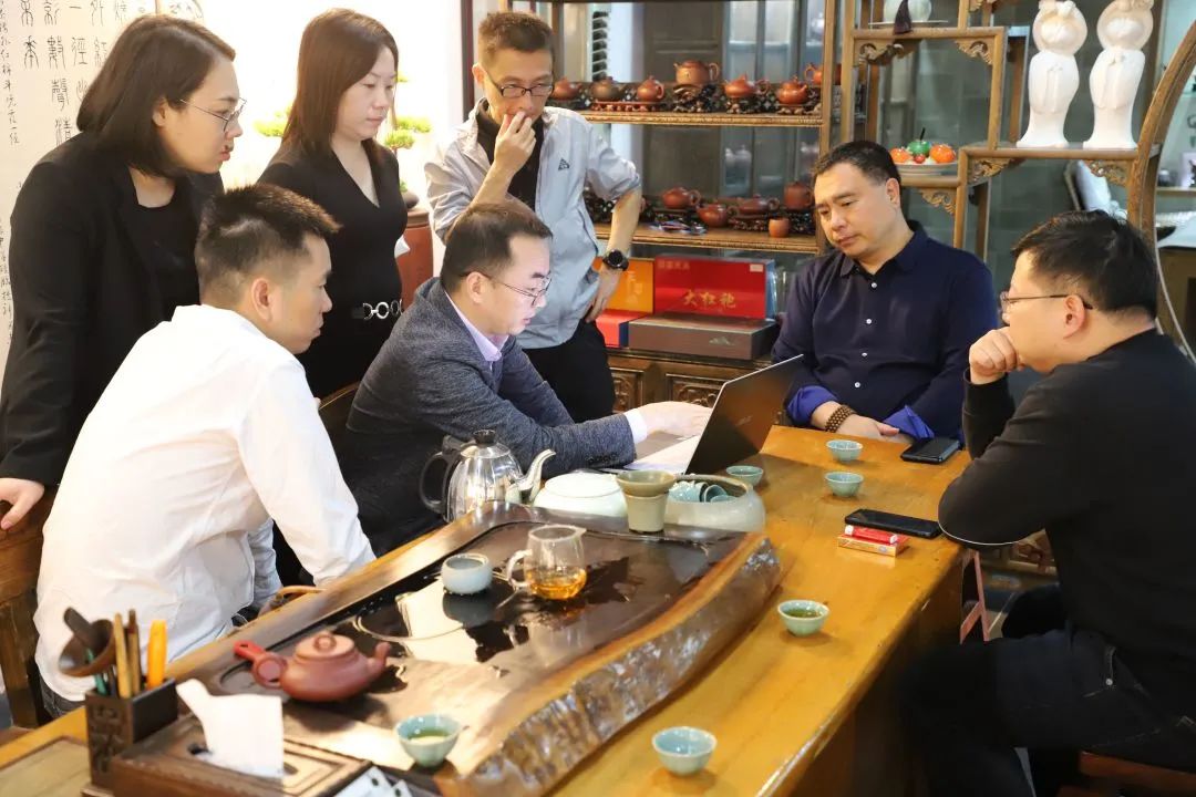 一周之内，众多艺术家纷至沓来，莅临马可波罗控股，所为何事？