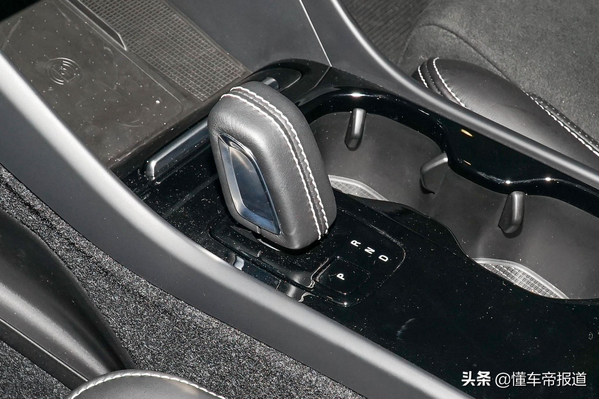 新车 </p><p>　　 沃尔沃XC40 RECHARGE上市，35.7万元