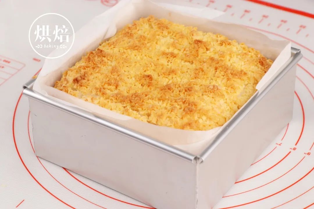 一斤酸奶做个德式酸奶蛋糕 满口都是酸奶味 配上黄油酥粒 绝了
