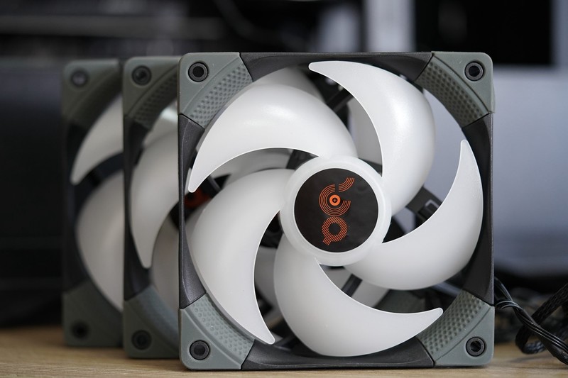 赛博朋克电竞风，5800X+6700XT 3A平台静音游戏主机分享