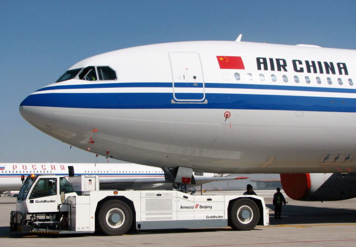 机场里不起眼的飞机拖车,价格高达几百上千万?它凭什么这么贵?