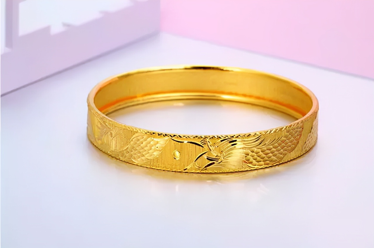 最經(jīng)典的7款黃金手鐲該怎么搭配？選對時尚翻倍
