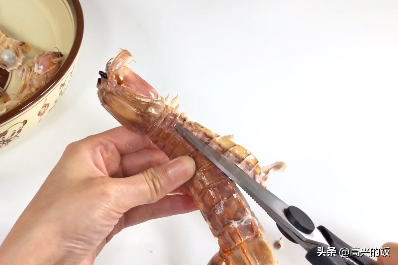皮皮虾怎么剥？拿一根筷子一撕就完事！5秒快速剥皮（图解）