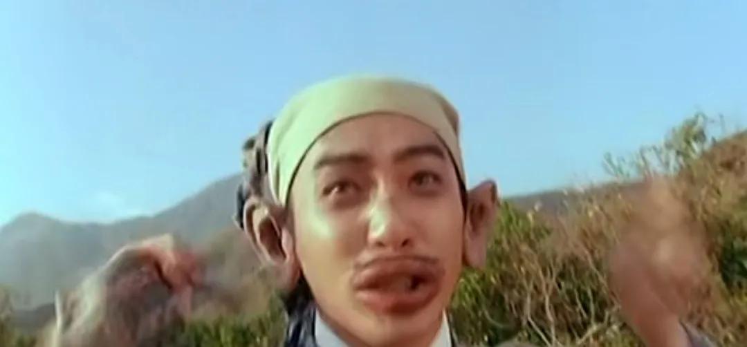 欧阳锋挂着香肠嘴山洞里的怪兽不吓人,反被人吓.