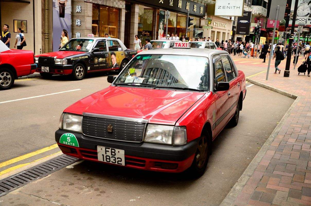 深扒香港出租车：为何宁愿用30年的老皇冠，也不用比亚迪电动车？