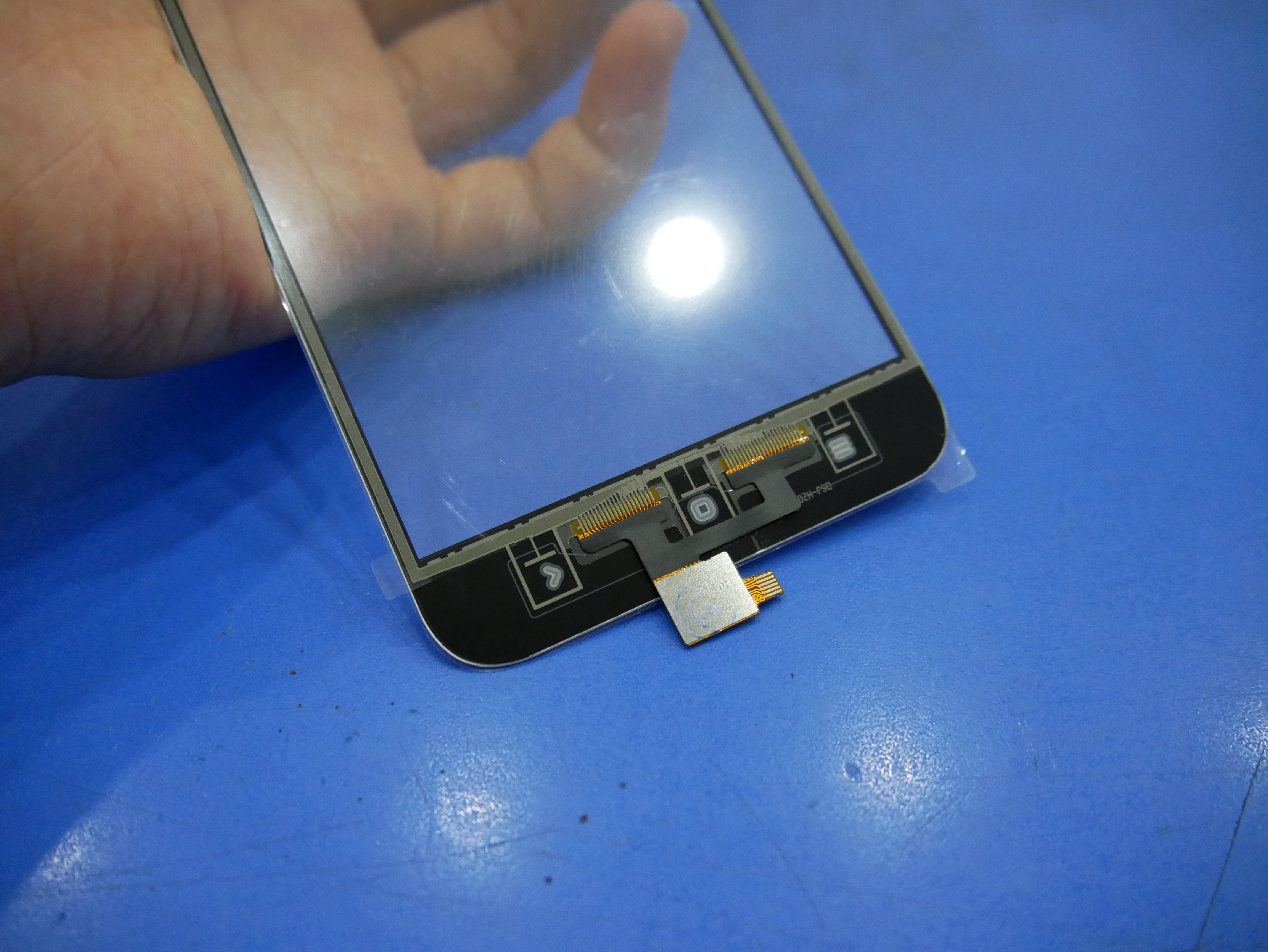 怎么判断手机是外屏碎还是内屏(区分手机内外屏碎的方法)