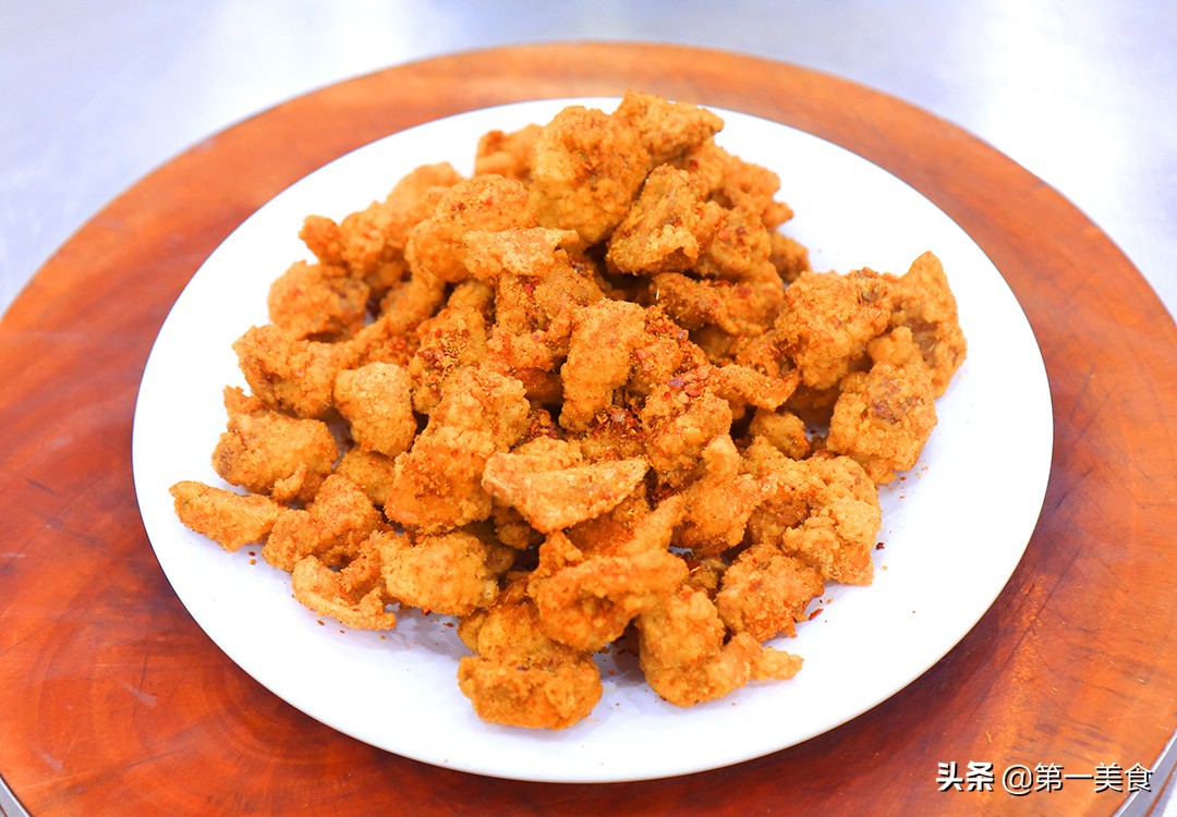 炸鸡块是用面粉还是用淀粉，很多人都不知道，厨师长教你正确做法