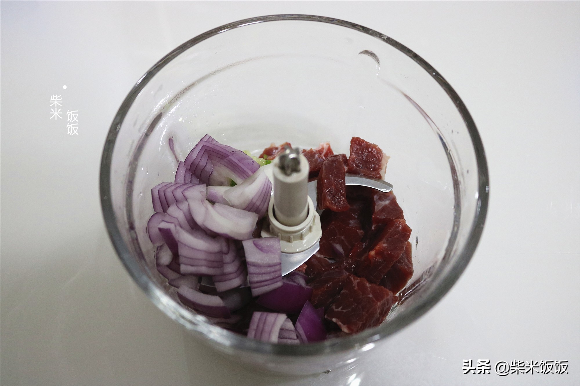 牛肉别总炖着吃了，试试这个做法，咬一口爆汁，早餐吃不错