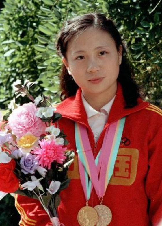 吴小旋：中国第一个女奥运冠军，留学后离开祖国，举家搬迁美国