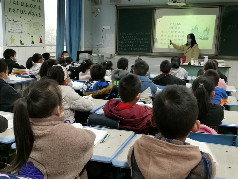 精心组织提效率 交流研讨话落实——彭镇小学开展听评课研讨活动