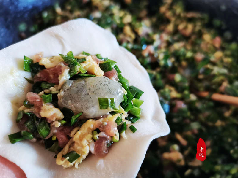 薄皮大馅的三鲜馅饺子，咬一口就能吃到虾仁，口感鲜香好解馋