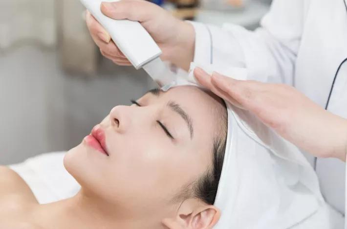 院线和日化线护肤品有什么区别？4S店保养和自己买清洁剂的区别