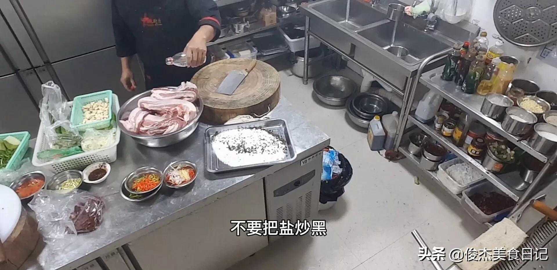 這才是臘肉的正確腌制方法，不熏不醬，臘香濃郁