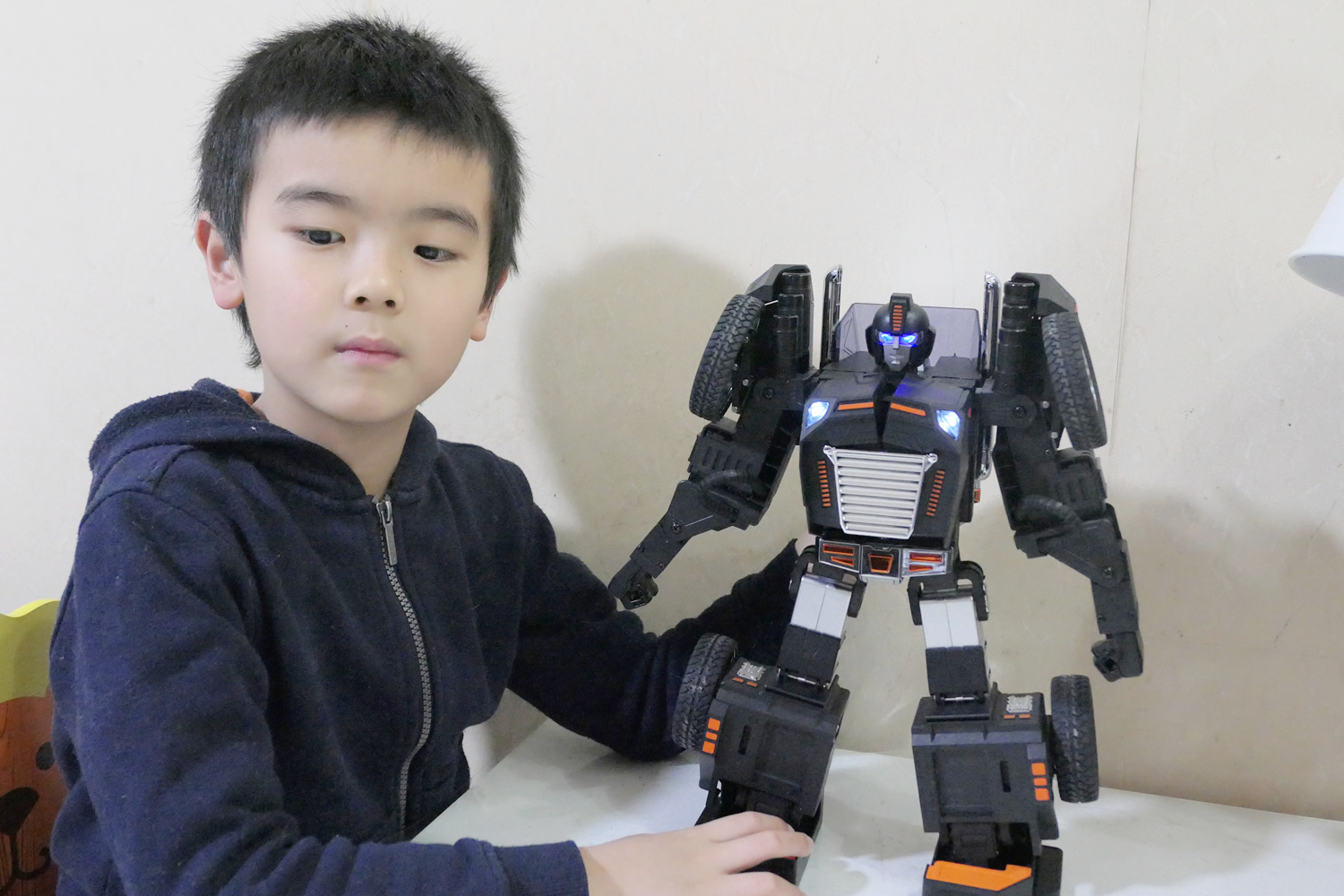 游戏编程两不误：让孩子爱不释手的星际特工T9机器人
