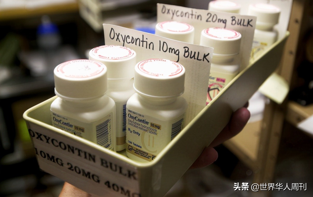豆瓣9分神剧上线：一颗“救命药丸”，揭开美国神药骗局