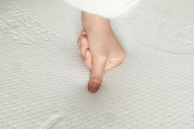 看闻摸躺睡全面测评苏老伯细黄麻乳胶床垫 睡个美容觉