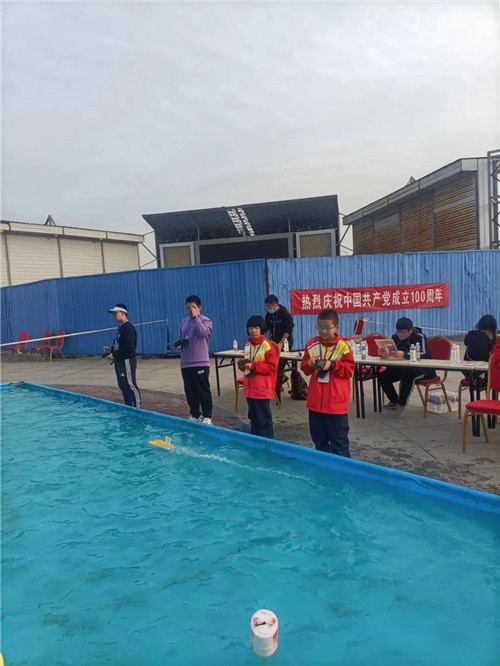 岱岳區(qū)開元中學(xué)全省水下機(jī)器人航行賽奪冠(圖2) 岱岳區(qū)開元中學(xué)全省水下機(jī)器人航行賽奪冠(圖2)