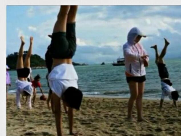 全红婵最新户外训练曝光！出早操还有点懵，何威仪一细节体现苦心