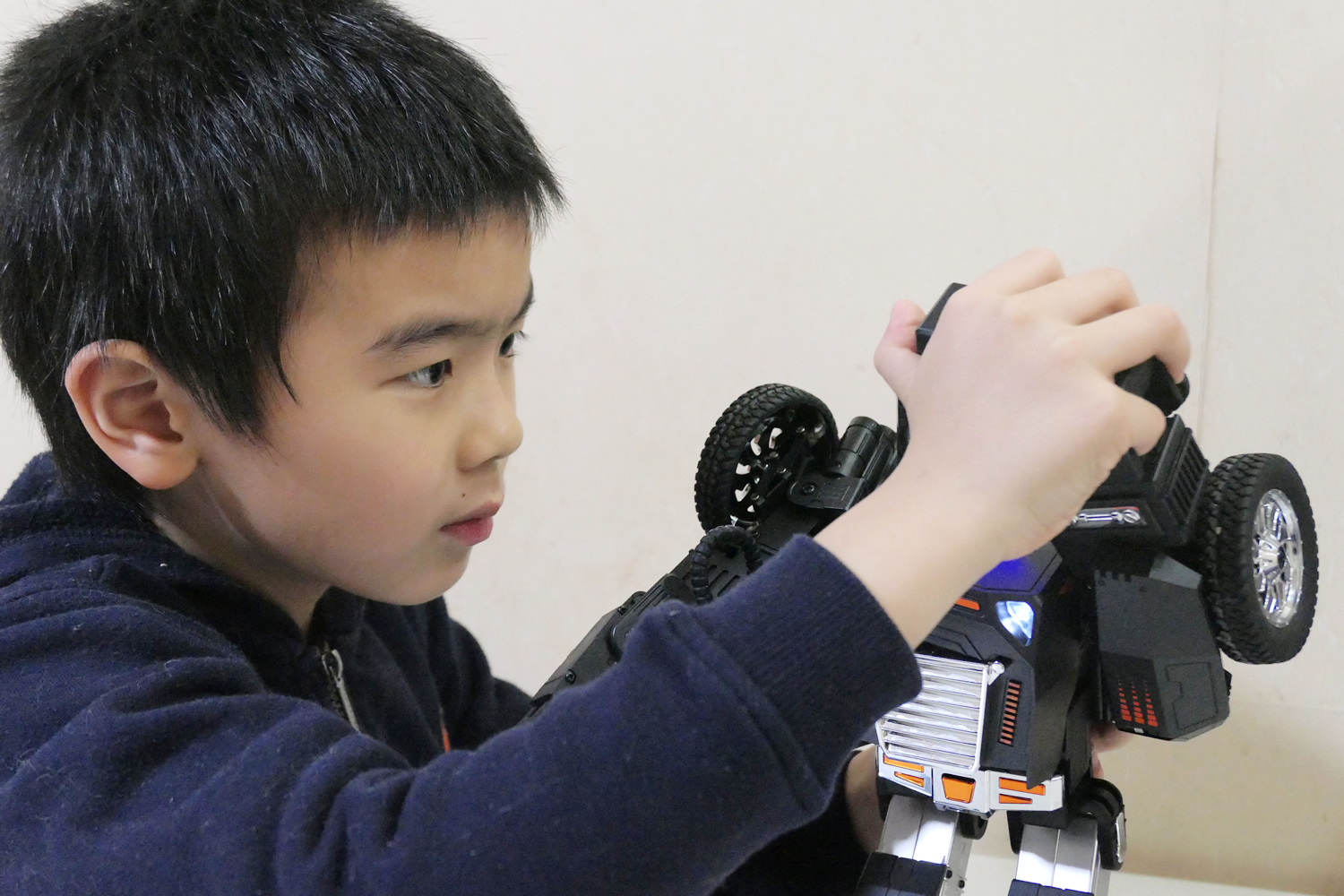 游戏编程两不误：让孩子爱不释手的星际特工T9机器人