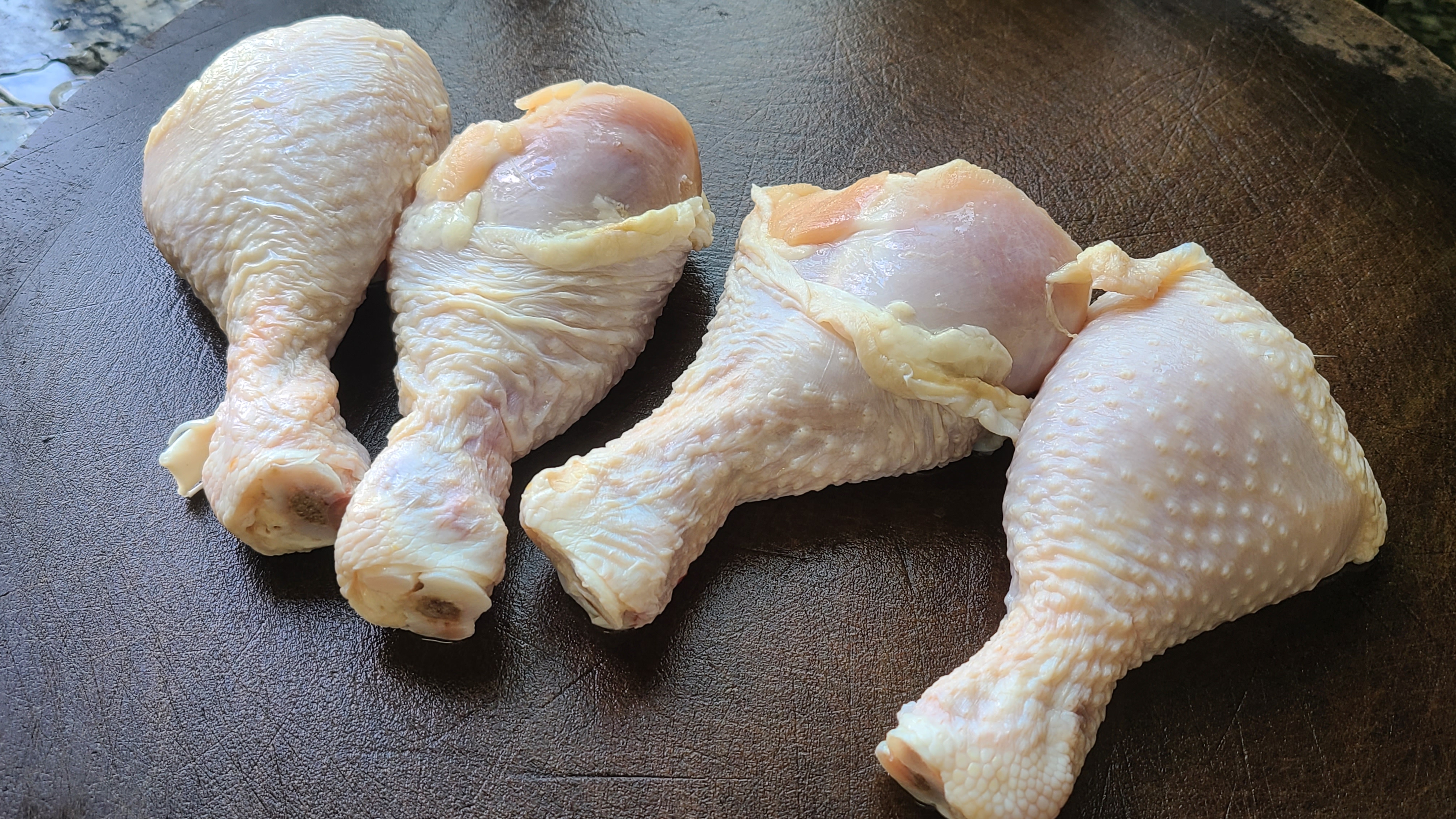 鸡腿别卤着吃，教你一个广东家常吃法，咸香美味，好吃又好看