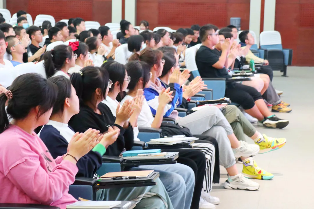 学法以明道 用法以立身——我校召开高一新生法制教育报告会