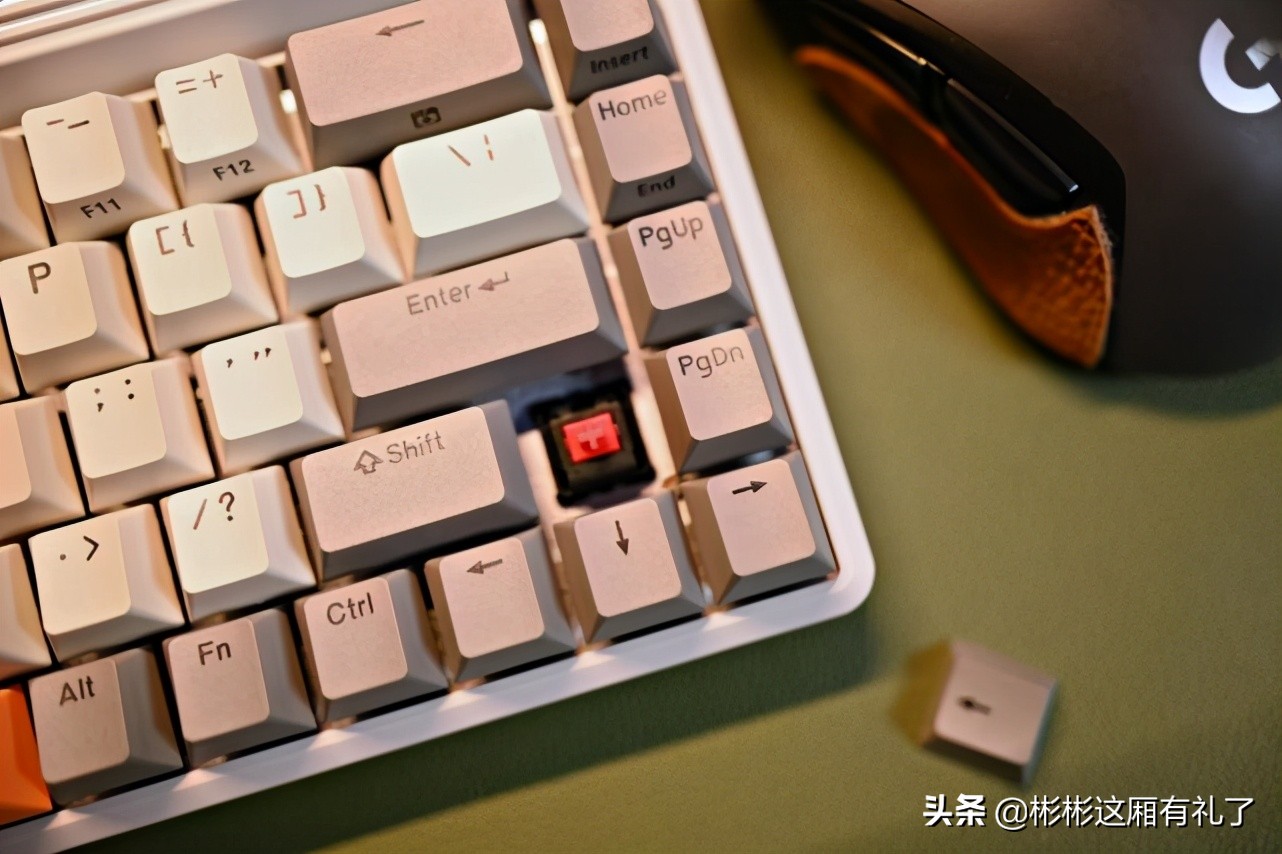 几把国外的复古机械键盘，还有国货杜伽FUSION