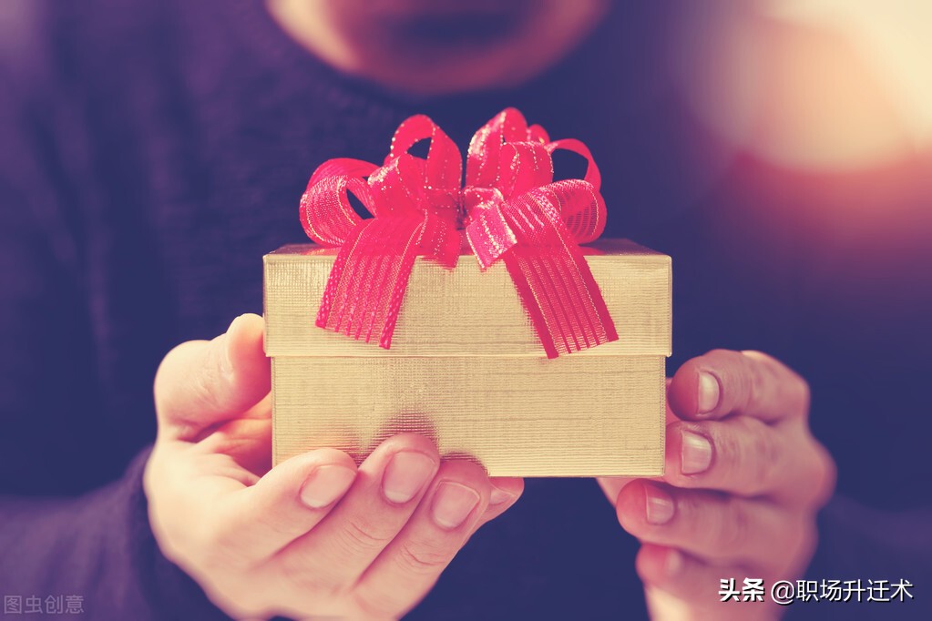 给领导送礼用什么方式送最好（给领导送礼好还是不好）