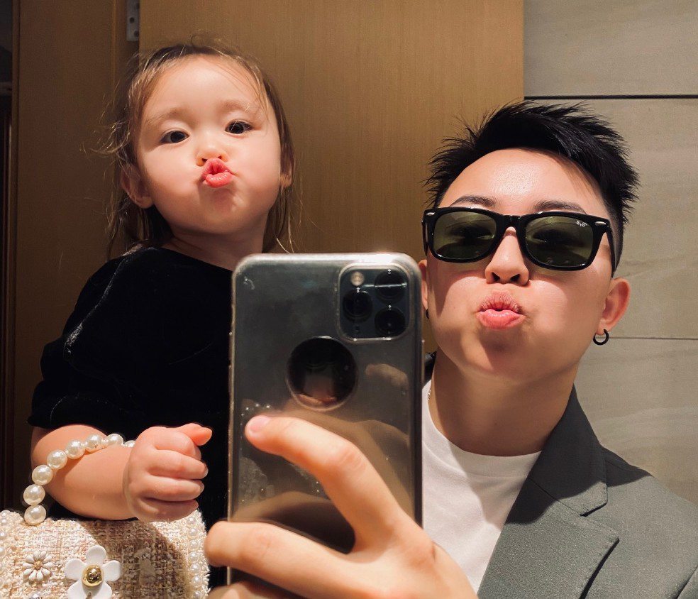 29岁身价千万，50万赴美试管生女，叶海洋凭什么敢不结婚生孩子？