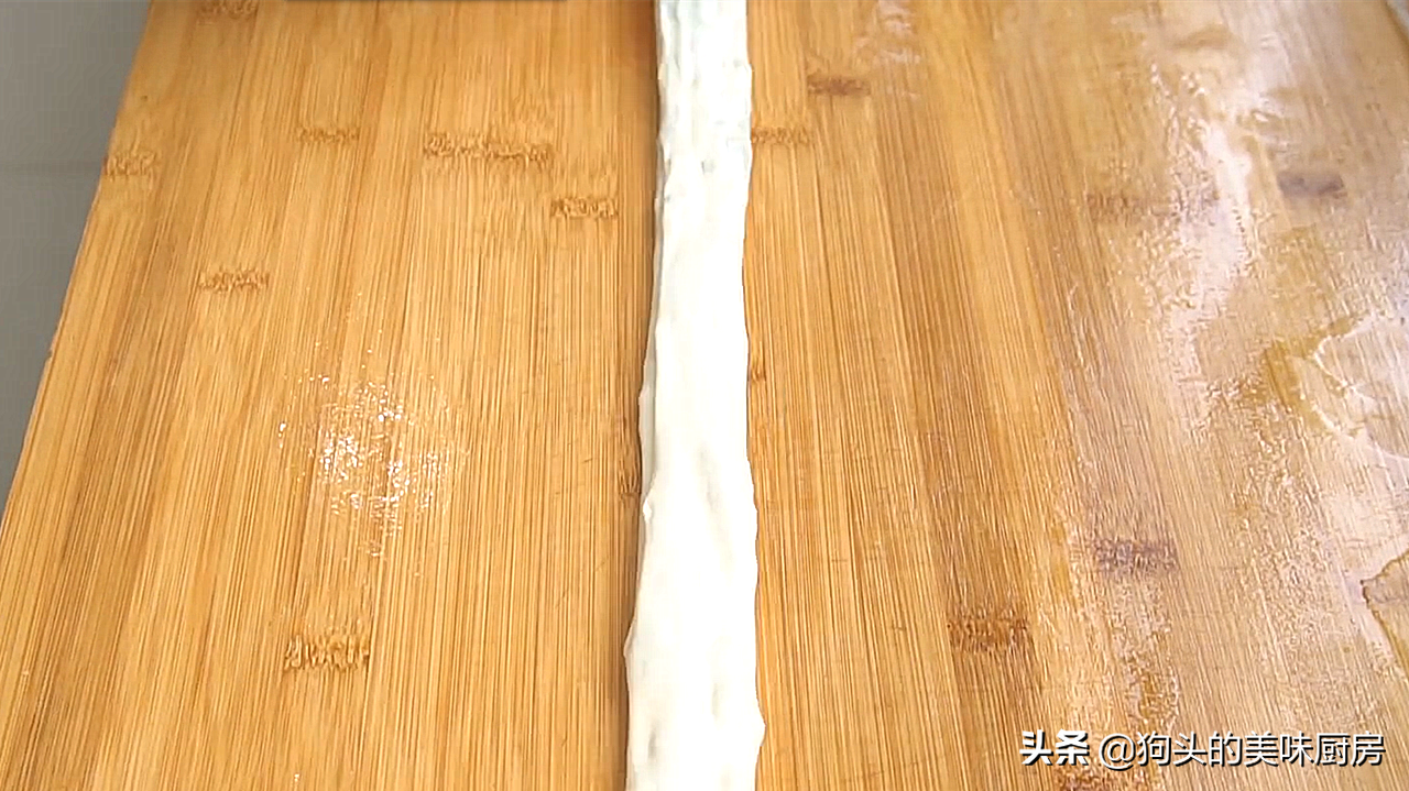 酥掉渣的葱油饼，原来是卷出来的，外酥里软，凉了也不发硬，真香