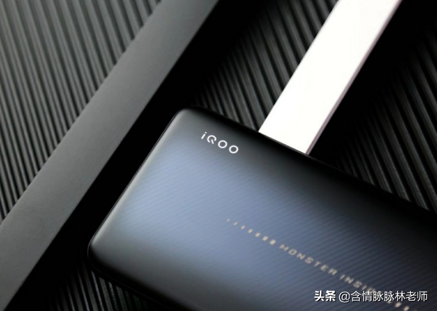 新款艾酷手机发布只要2998。6+128比小米9便宜一块钱。