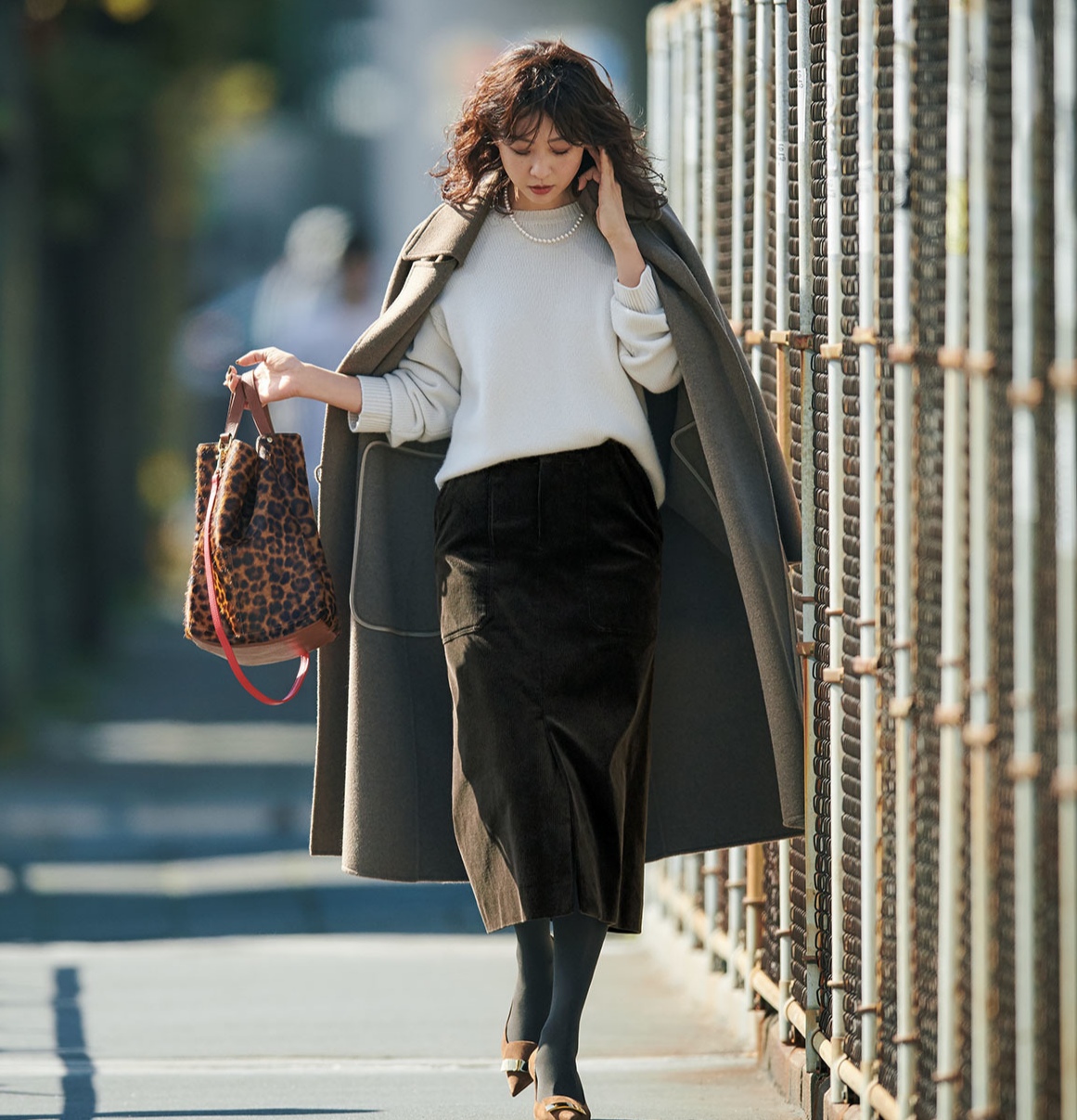 冬季火了一组搭配，叫"打底裤+高跟鞋"，显高保暖又优雅