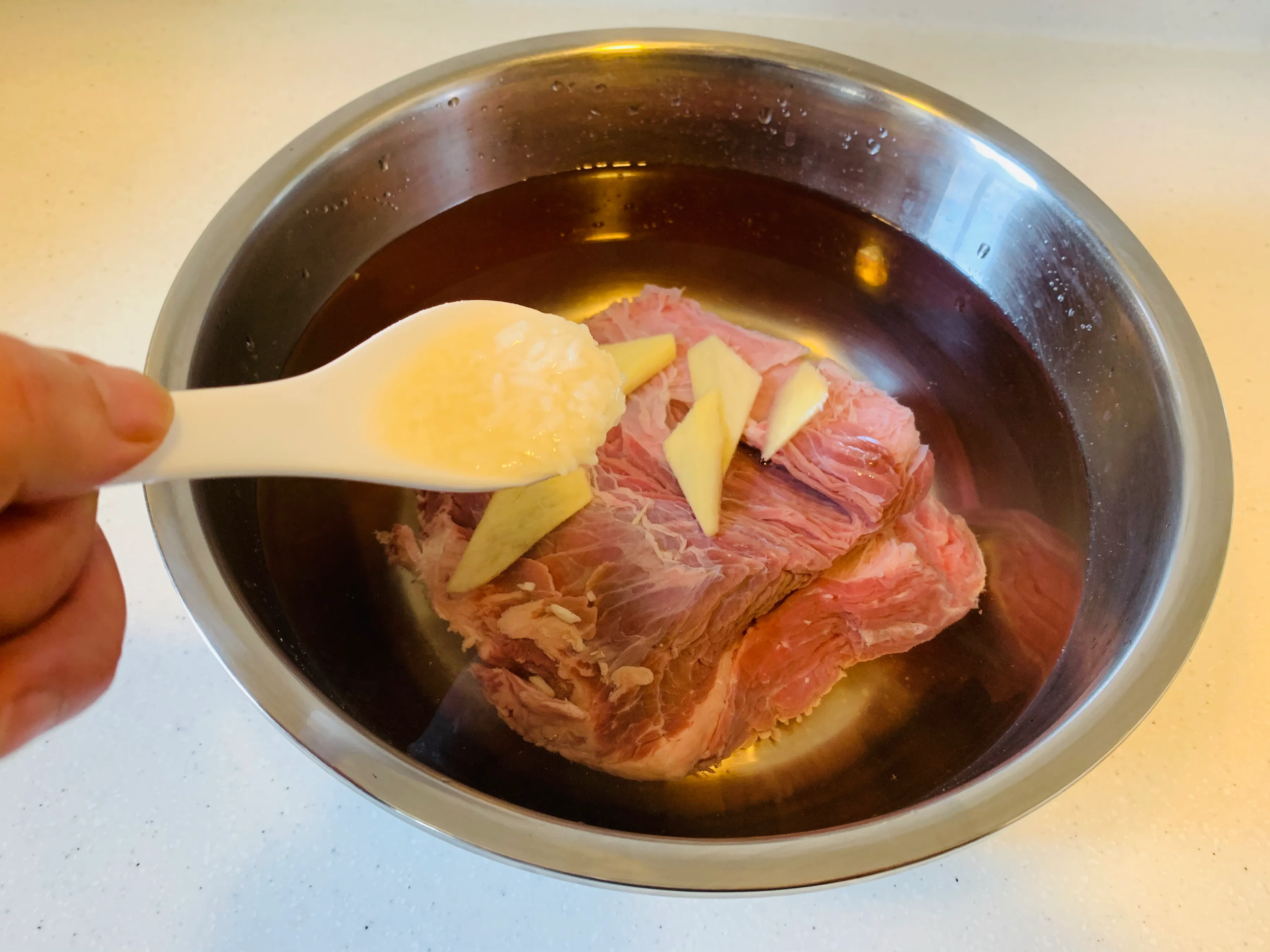红烧牛肉怎么做才好吃?掌握这关键5步,牛肉鲜香软烂,无腥味