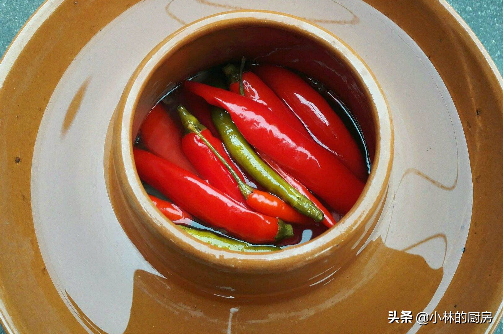 自制泡椒，把水换成用“它”泡，口感脆爽诱人，放一年都不会坏