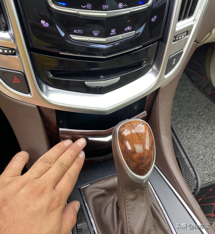 大排量进口SUV，12万买凯迪拉克SRX值不值？网友：白菜价都没人要