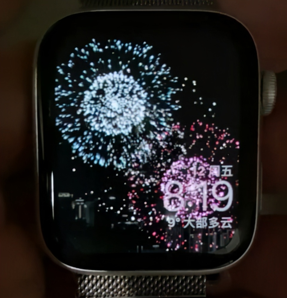 Apple Watch表盘烟花，不容错过，可以播放一整天