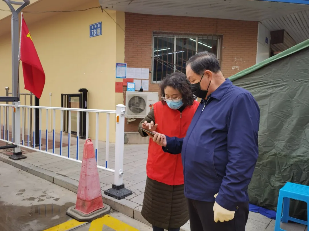 【疫情防控 巾帼在行动】市妇联党员干部下沉社区开展疫情防控工作