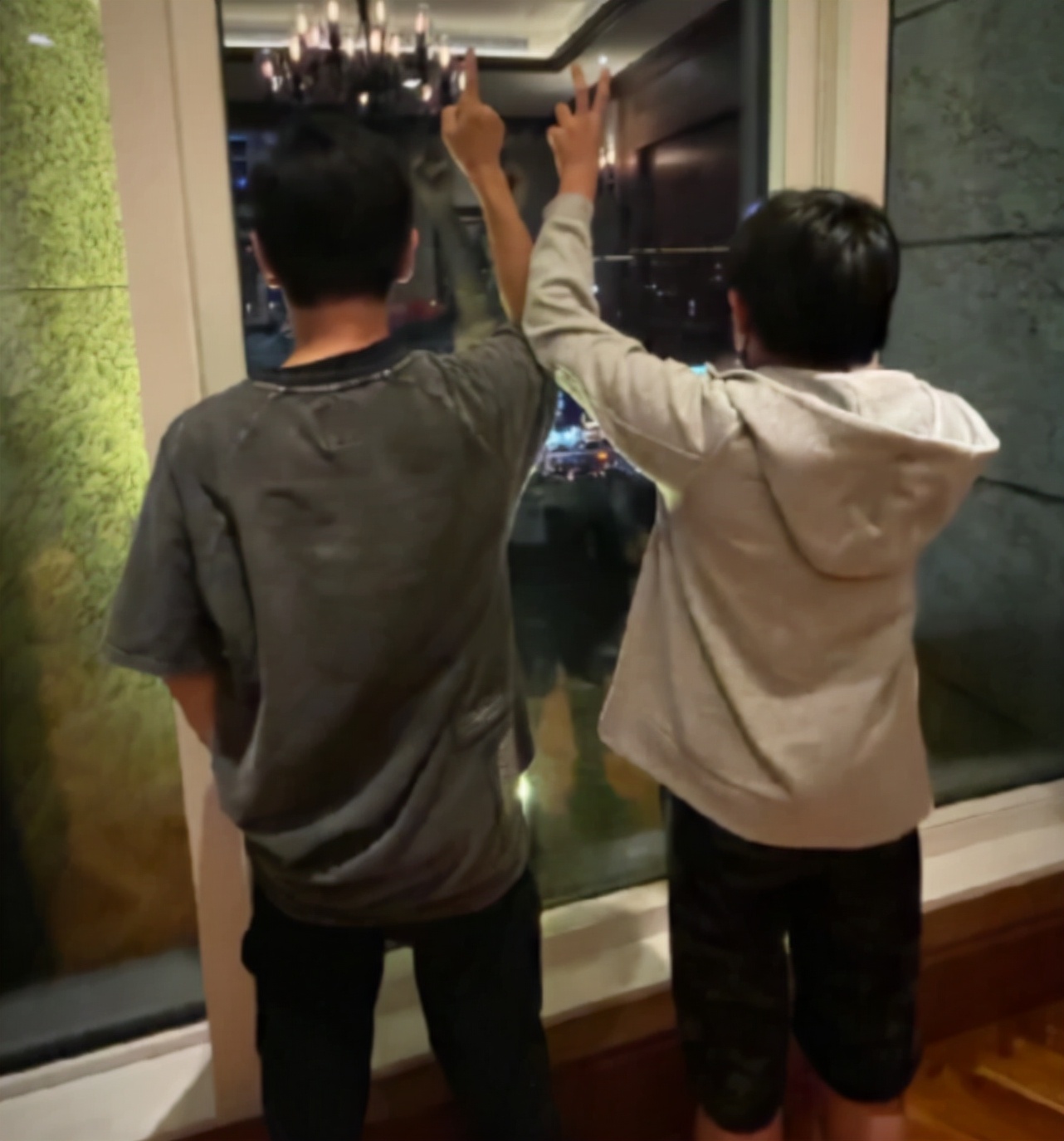 林志颖重返《放羊的星星》拍摄地，时隔14年依旧帅气，满满回忆杀