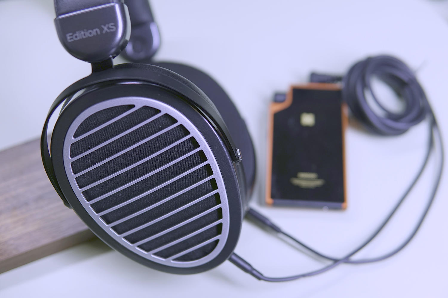 3000预算选耳机，HIFIMAN Edition XS 还是拜雅 DT 900 PRO X ?