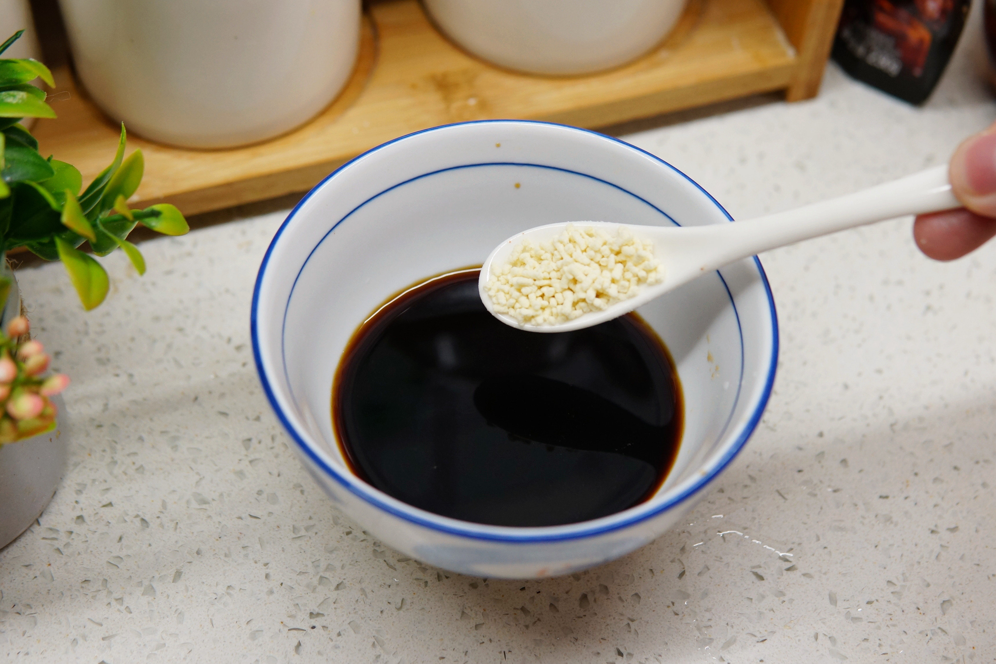 年夜饭茄子超好吃的做法，裹点淀粉，酥香解馋，吃一次忘不了